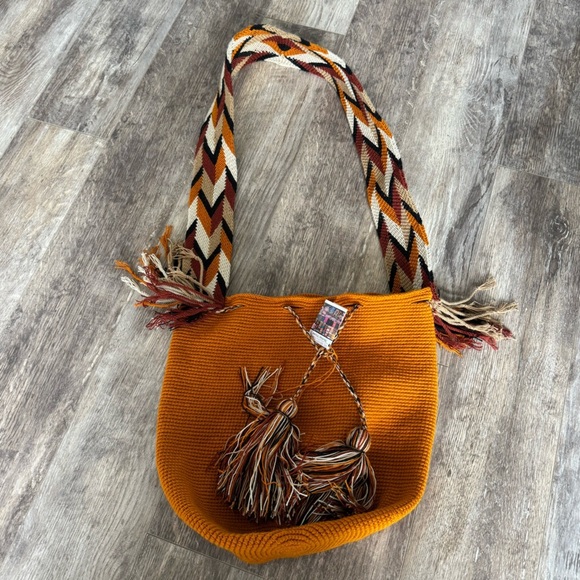 NWT! Colombian Mochila Wayuu Unicolor Rusty Yellow Woven Bucket Shoulder Bag - Picture 9 of 9